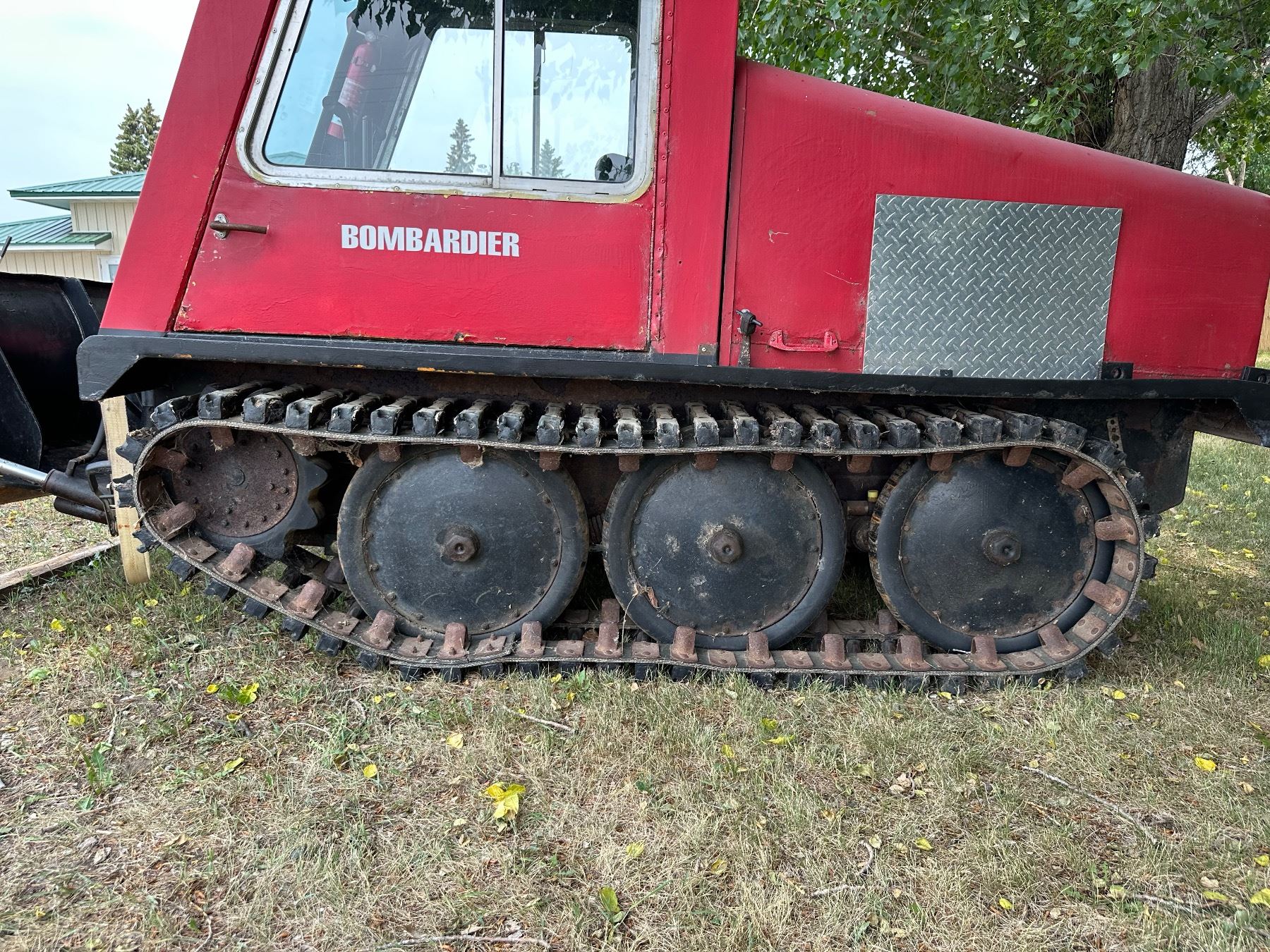 BOMBARDIER SW-48 DA RUBBER TRACK SNOWPLOW MACHINE