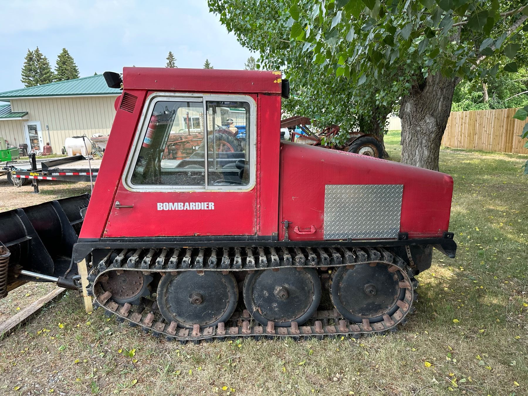 BOMBARDIER SW-48 DA RUBBER TRACK SNOWPLOW MACHINE