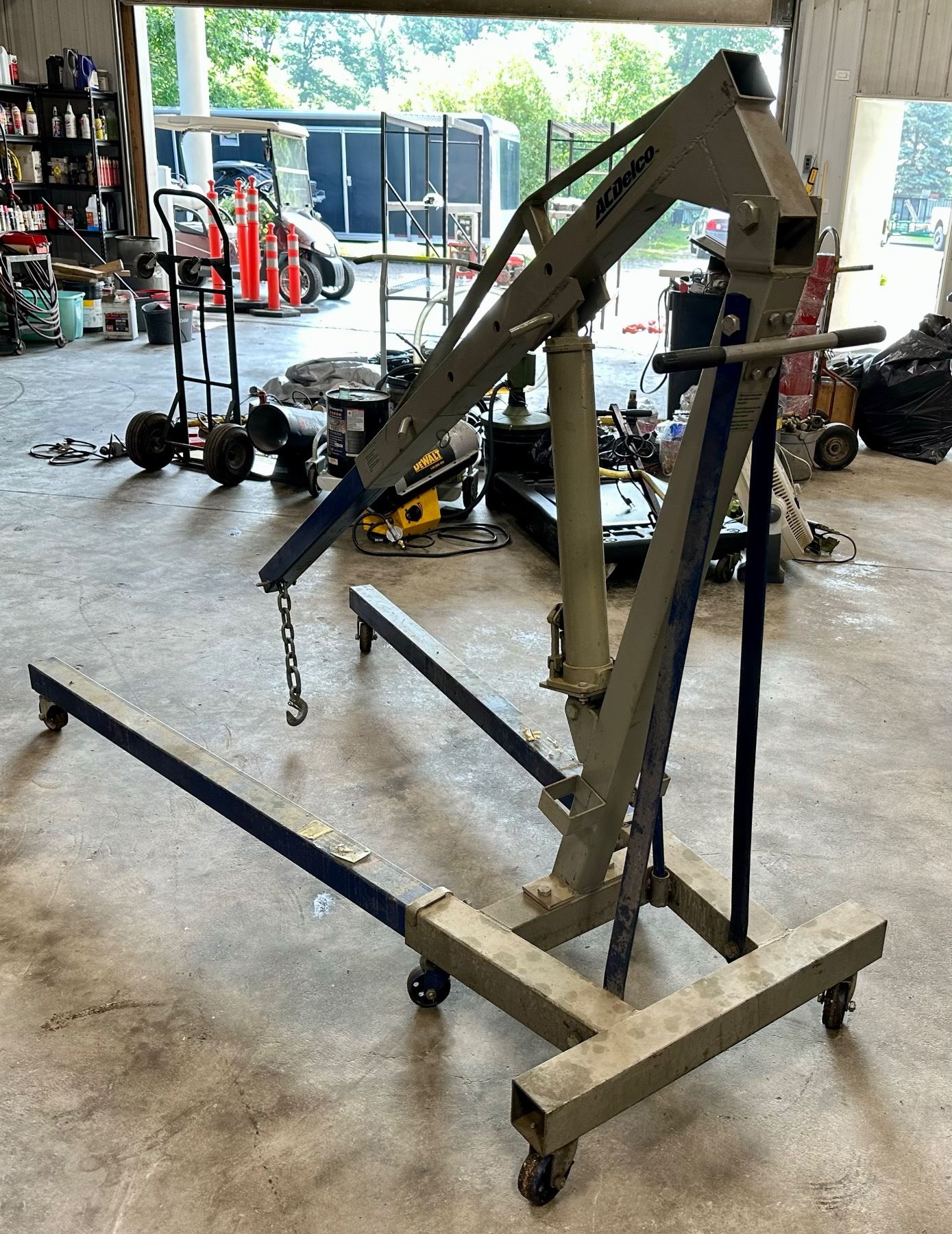 AC DELCO 2-TON MOBILE ENGINE HOIST