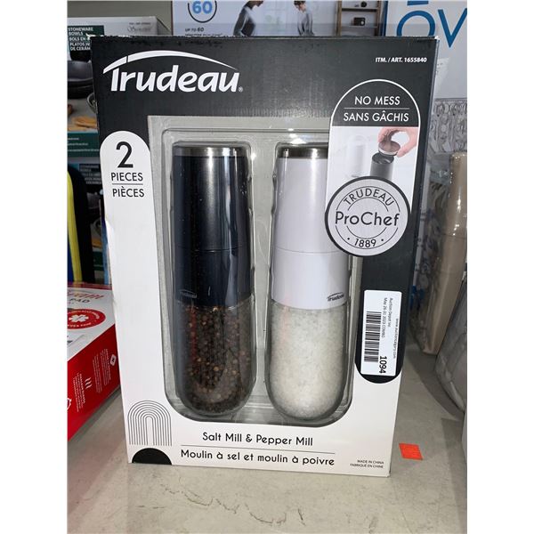 Trudeau Salt & Pepper Mill Set