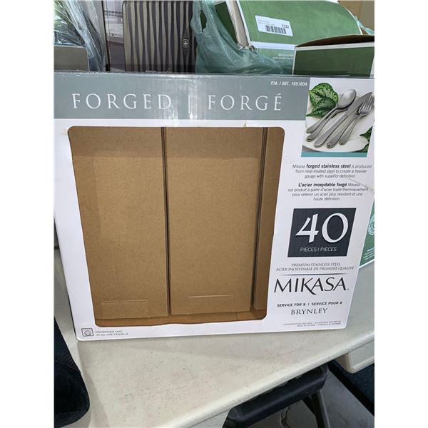 Mikasa Brynley Service for 8 Forged Stainless Steel 40pc Set