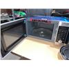 Image 6 : Galanz 1.3 cu.ft. Microwave Oven with Inverter and Sensor