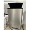 Image 4 : Stainless Steel Step Trash Bin