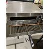 Image 3 : MODEL 560D DELUXE PIZZA OVEN 10-1/4”H x 23-5/8”W x 19-1/2”D 2-9/16” x 17-1/2” door opening Grill/Rac