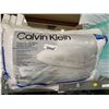 Image 1 : Calvin Klein Premium Luxury Pillows Queen lot of 2