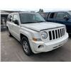 Image 2 : *TOW* 2010 JEEP PATRIOT, NORTH EDITION, 4DR SUV, WHITE, VIN 1J4NT2GA1AD537214