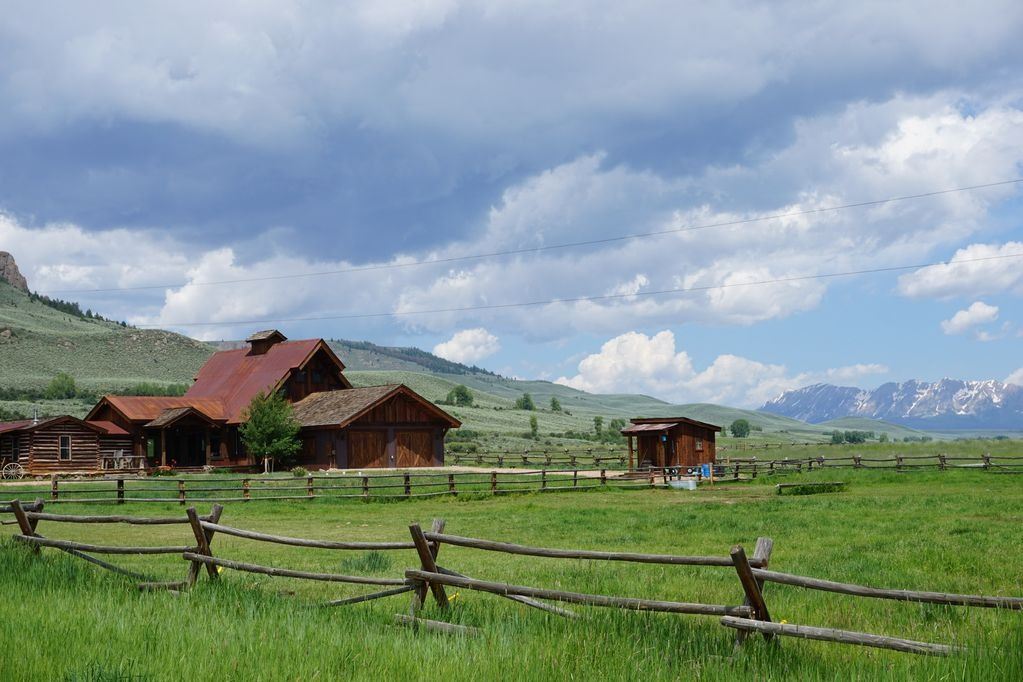 CEDAR EATERS: 5-Night Colorado Retreat for up to Ten Guests at Wiley ...