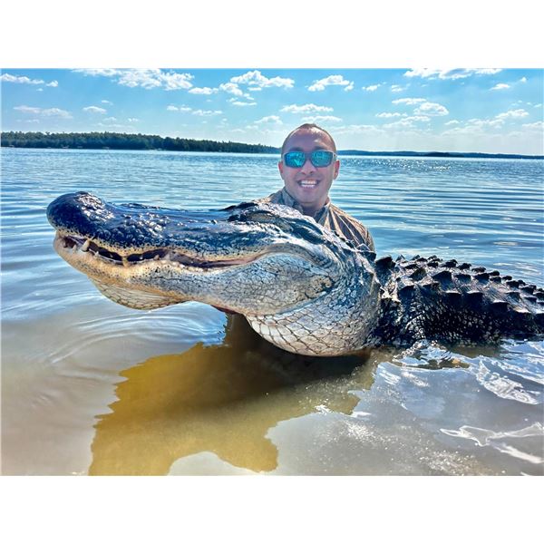 2 Day Gator Hunt up to 12ft in south Florida (Dates Sept- Oct. 2024) Donated by: Professional Guide