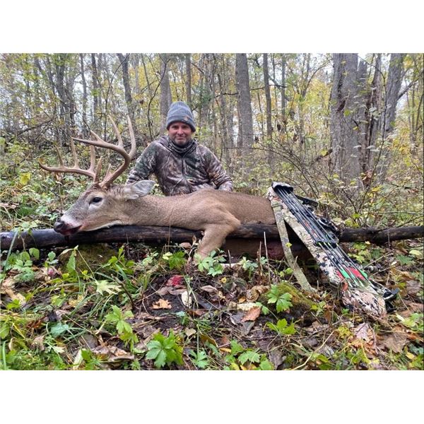 LA S19 5 Day Missouri Whitetail Buck & Doe Archery Hunt for 1 Hunter. MUST bring one add'l hunter