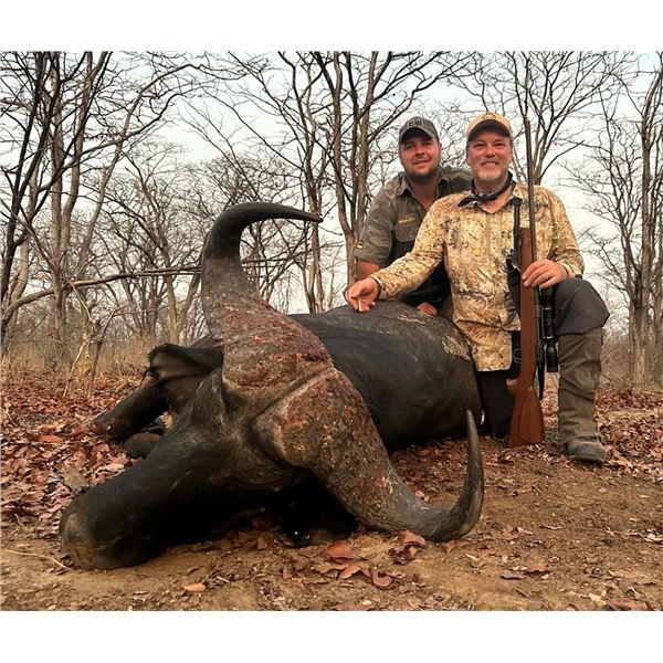 LA S28 10 Day Mozambique Cape Buffalo Safari for One Hunter