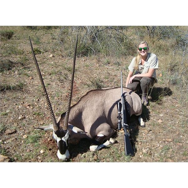 LA S34 5 Day Namibia Gemsbuck & Warthog Hunt for 2 Hunters & 2 Non-Hunters includes 2 Gemsbuck & 2 W