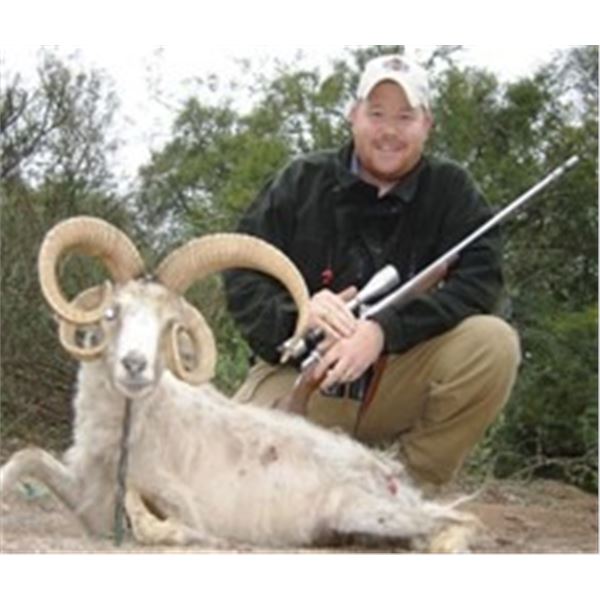 Big game hunting in the heart of Argentina with Paco Pizarro at the Anuritay Ranch.