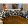Image 1 : Zebra canvas print and throw pillows
