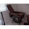 Image 2 : Oak Singer treadle sewing machine table