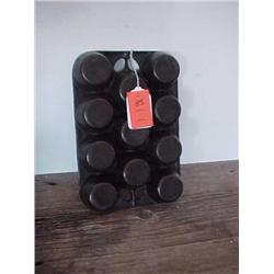 Cast iron muffin pan