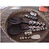 Image 2 : Basket & utensils