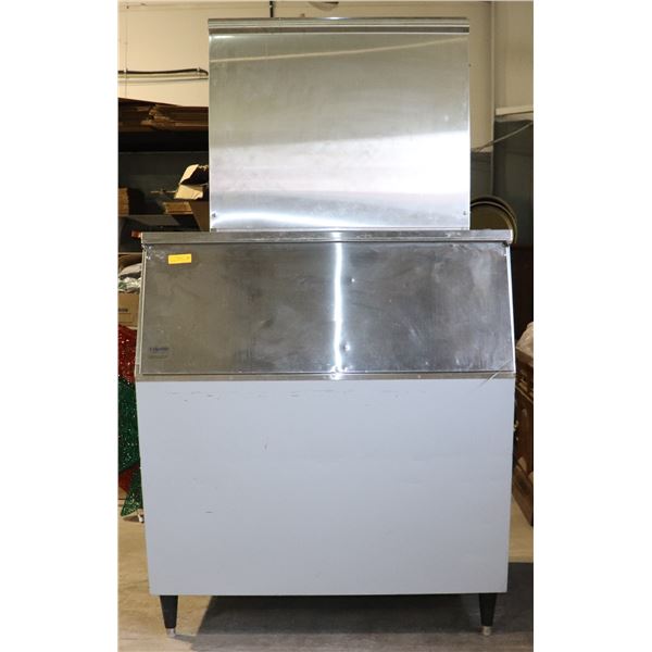 ICE MAKER MODEL XWC630 ON BASE/BIN