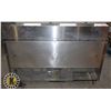 Image 6 : TRUE MODEL TSSU-60-16D-2 SANDWICH/SALAD PREP TABLE