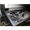Image 2 : LARGE LOT OF STAINLESS STEEL RESTAURANT ITEMS