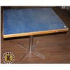 Image 1 : BLUE RECTANGULAR TABLE 32"X24"