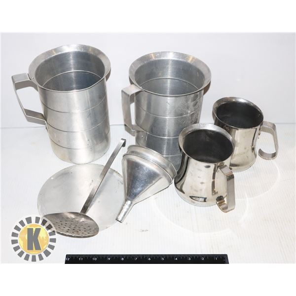 BOX OF STAINLESS STEEL KITCHEN ITEMS INCLUDING