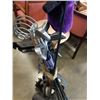 Image 6 : TITANIUM GOLF CART WITH RH GOLF CLUBS AND RETREIVER