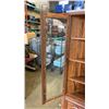 Image 4 : GLASSDOOR CORNER DISPLAY CABINET