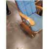 Image 4 : WOODEN GLIDER CHAIR WITH CUSIHION