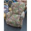 Image 1 : Floral Cloth Recliner