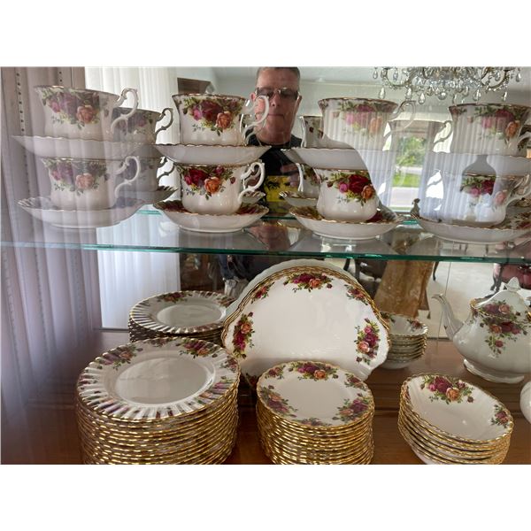 Masive Old Courty Rose Collection