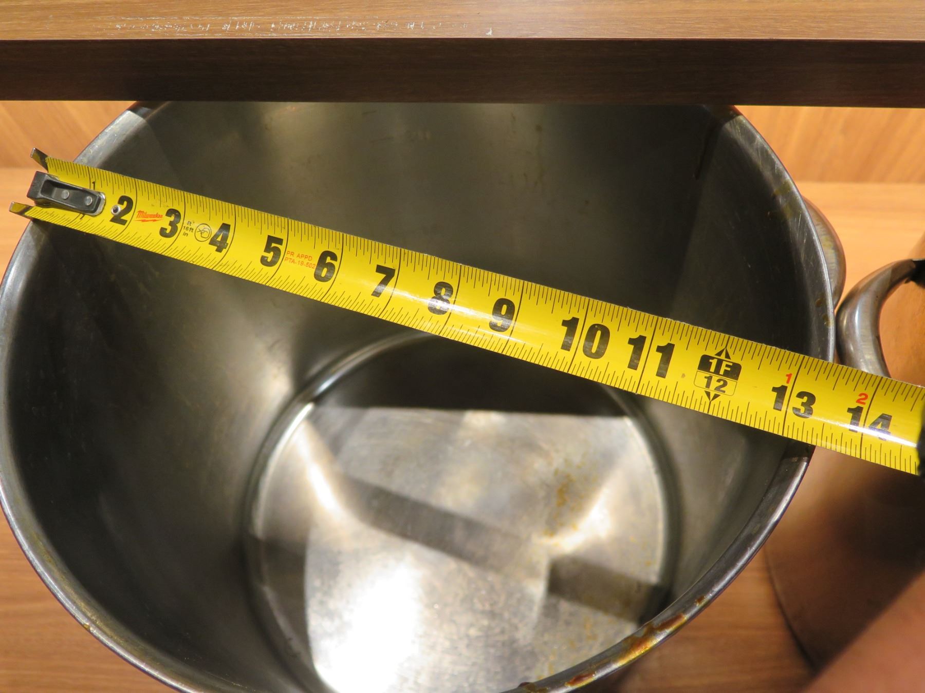 Qty 5 Stock Pots Some Lids Misc Sizes Oahu Auctions qty-5-stock-pots-some-lids-misc-sizes-oahu-auctions