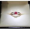 Image 2 : RUBY SOLITAIRE PARALLEL SPLIT SHANK 10CT GOLD RING