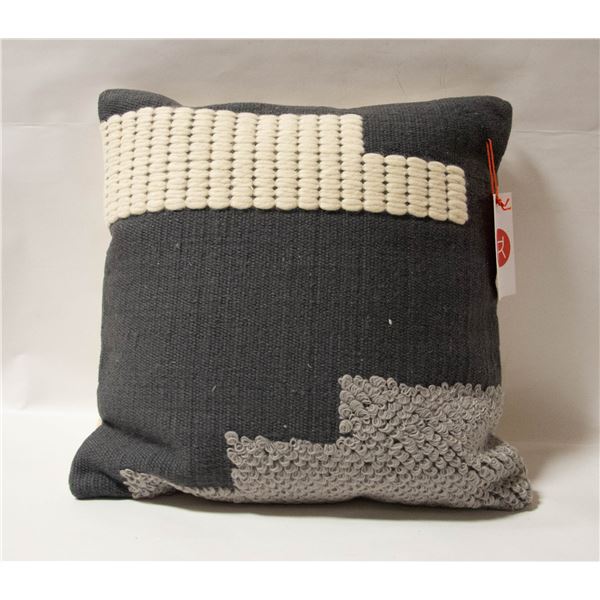 NEW RIVET HAND KNIT DESIGN 17 X 17  THROW PILLOW