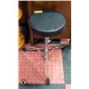 Image 1 : PEARL DRUMMERS THRONE/STOOL - STURDY
