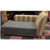 Image 1 : CHAISE LOUNGE