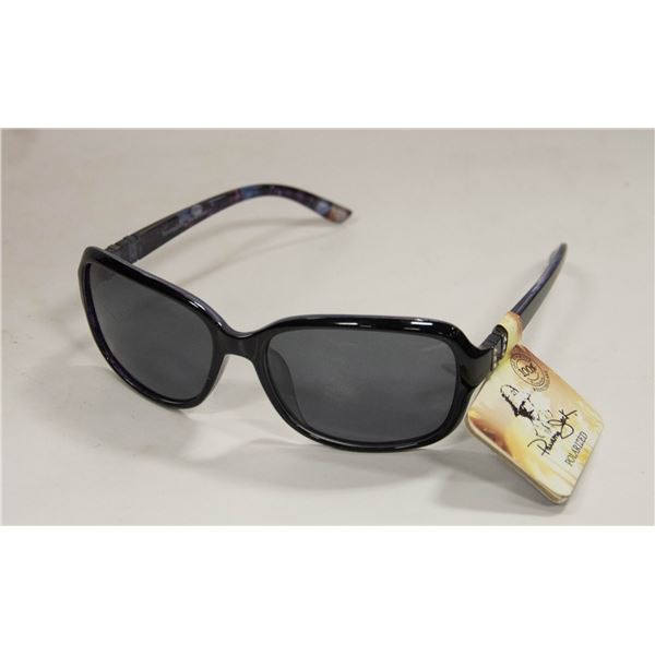 PAIR OF NEW PANAMA JACK 100% uv PROTECTION