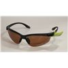 Image 1 : PAIR OF NEW SOLAR COMFORT 100% uv PROTECTION