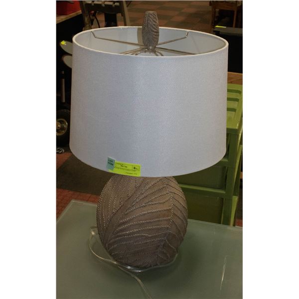 PALM LEAF STYLE TABLE LAMP