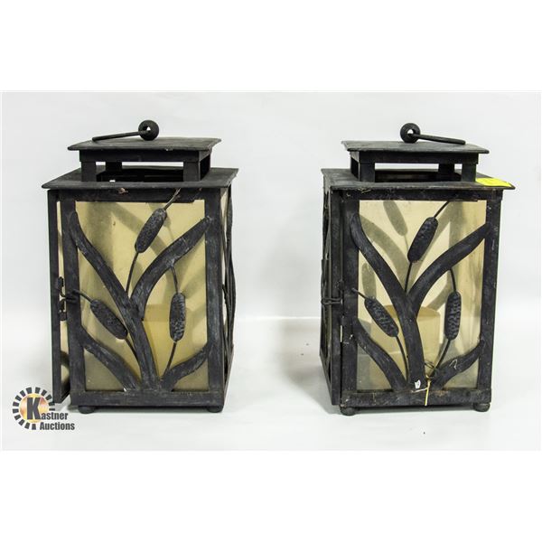 2 ORNAMENTAL CANDLE LIGHTS