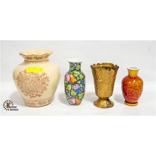 VINTAGE 1980S AAF 9” VASE WITH 3 ADDITIONAL