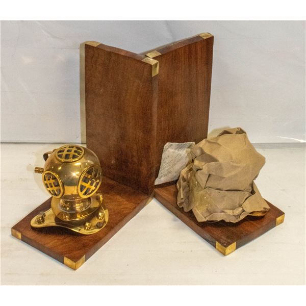 WOOD BRASS SHIPS WHEEL BOOKENDS
