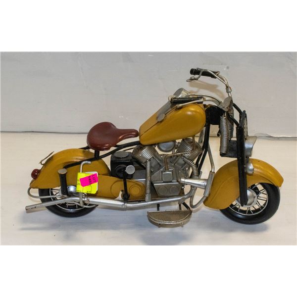 METAL VINTAGE MOTORCYCLE DISPLAY PIECE