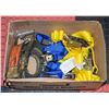 Image 1 : BOX WITH NEW AND USED TIE-DOWN RATCHET