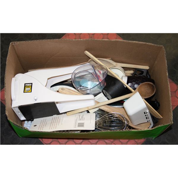 BOX OF KITCHEN ITEMS