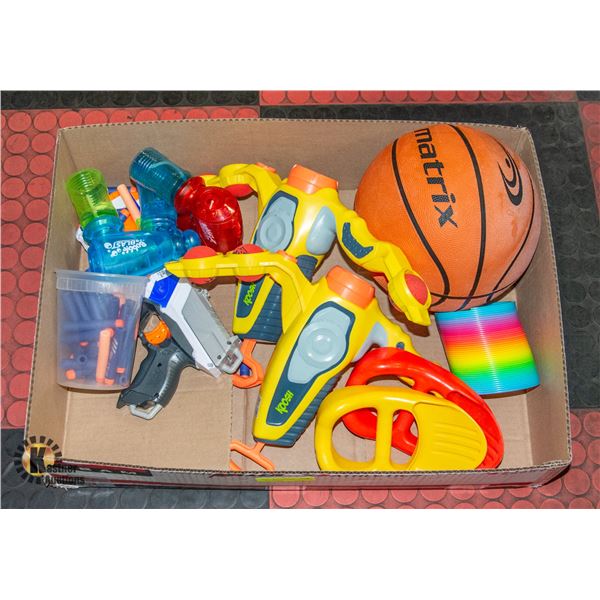 BOX WITH MATRIX BASKETBALL, 2 KOOSH MERF