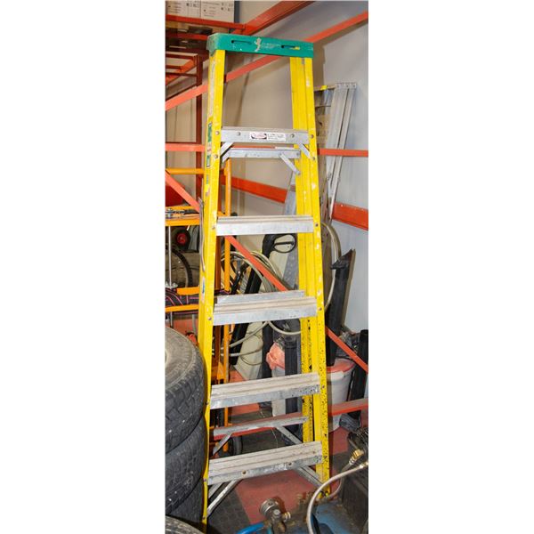 6 FOOT FIBERGLASS LADDER