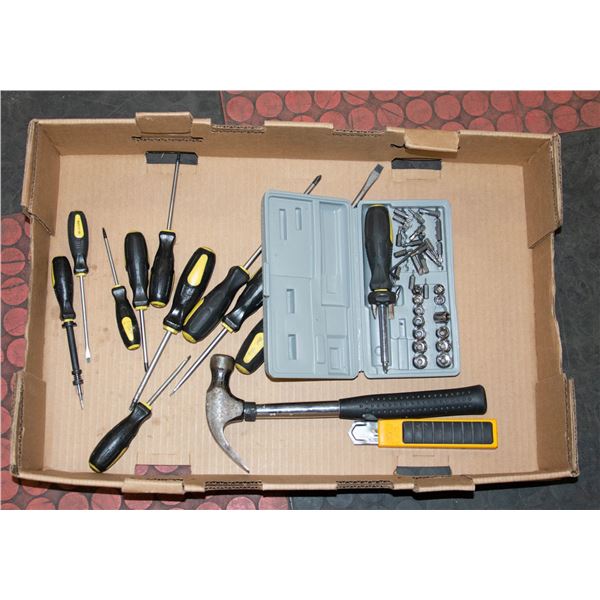 TOOLS LOTS OF SCREWDRIVERS