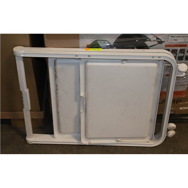 WHITE GARDEN TRAY STAND