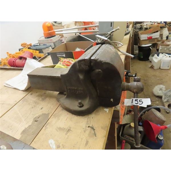 Large Vice with 6'' Jaw , 3 Welding Magnets