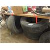 Image 1 : 9 Tires 15'' + 16'' 